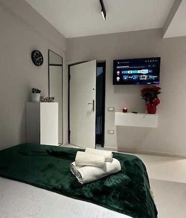 Host Apartament Elio Tirana Buitenkant foto