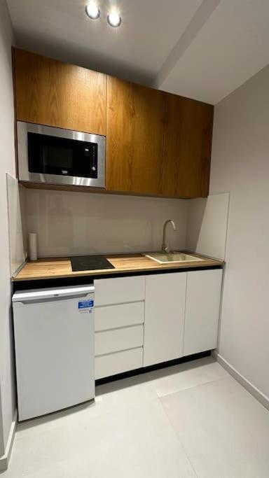 Host Apartament Elio Tirana Buitenkant foto