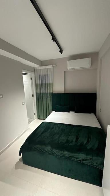 Host Apartament Elio Tirana Buitenkant foto