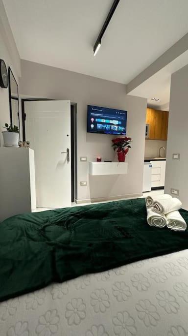 Host Apartament Elio Tirana Buitenkant foto