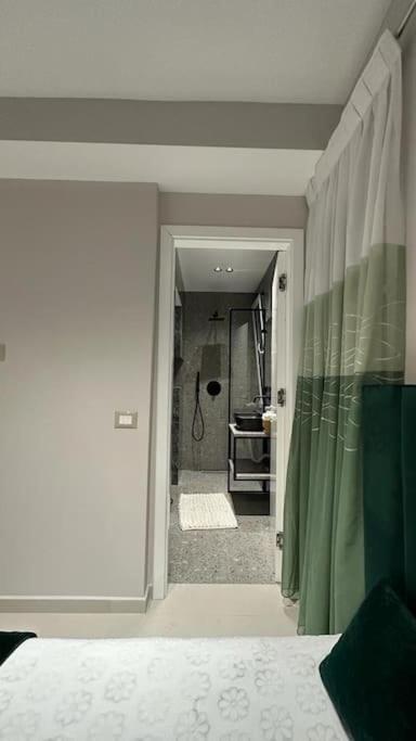 Host Apartament Elio Tirana Buitenkant foto