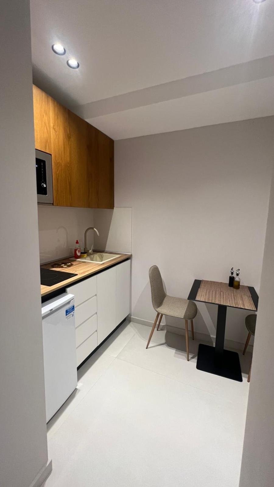 Host Apartament Elio Tirana Buitenkant foto