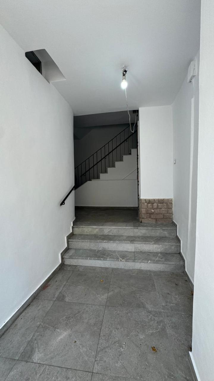 Host Apartament Elio Tirana Buitenkant foto